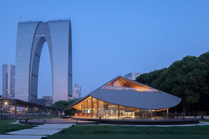 Ruheort zwischen See und Skyline